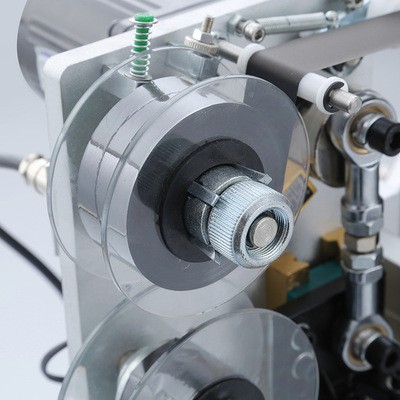 LM50T自動圓瓶貼標機 標簽貼標機機械設(shè)備 扁瓶平面不干膠貼標機