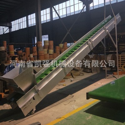 廠家供應(yīng)PVC裙邊爬坡輸送機(jī) 白色皮帶食品輸送機(jī)大傾角皮帶運(yùn)輸機(jī)定金