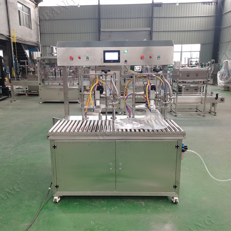 雙頭盒中袋液體灌裝壓蓋一體機(jī)軟袋鋁箔袋灌裝機(jī)純凈水飲料灌裝機(jī)