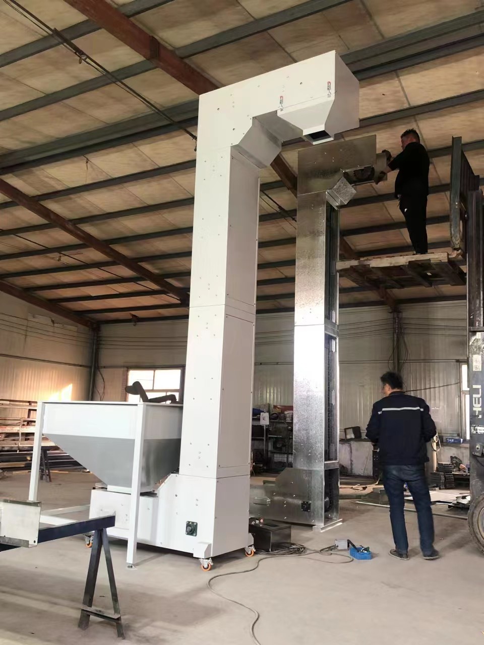 不銹鋼斗式提升機(jī) 糧食食品連續(xù)式上料機(jī) z型料斗提升機(jī)